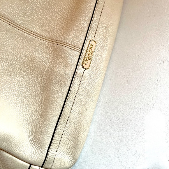 😍🌻. COACH #26368 Leather Beige Off-White Tote - Picture 13 of 16